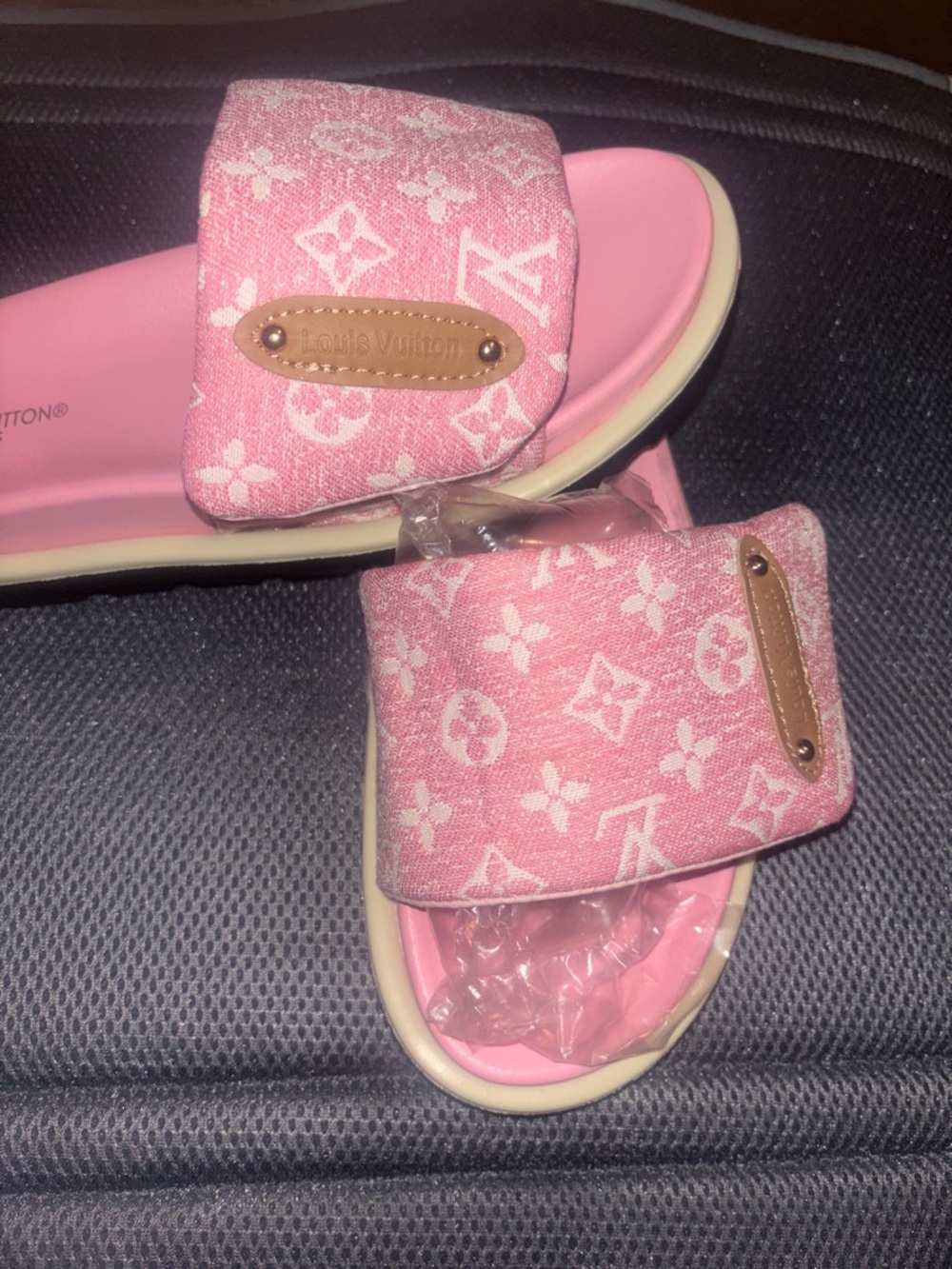 (Inspired)39 size Louis Vuitton Pink Monogram Slide Sandals with Cream Soles - Picture 2 of 5